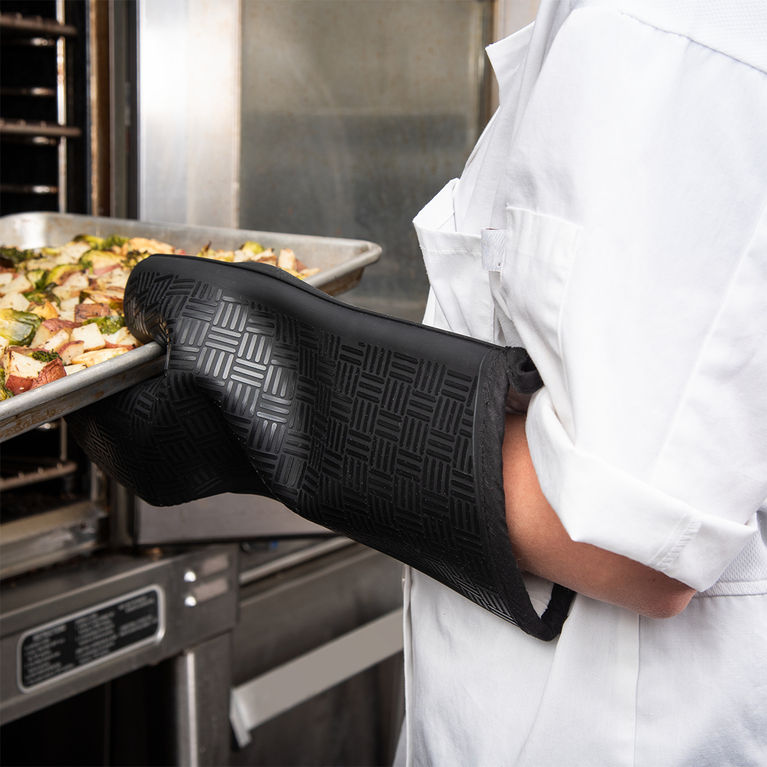 https://www.fem.co.uk/uploads/images/products/large/foodservice-equipment-marketing-fem-san-jamar-15-flexguard-silicone-oven-mitt-1630597193FX15-4.jpg